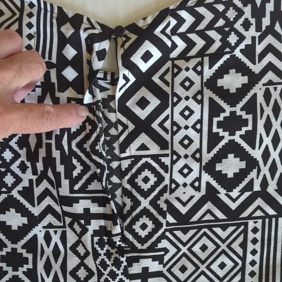 Faded Glory High Low Sleeveless Top XL Black White Pattern - Picture 5 of 14